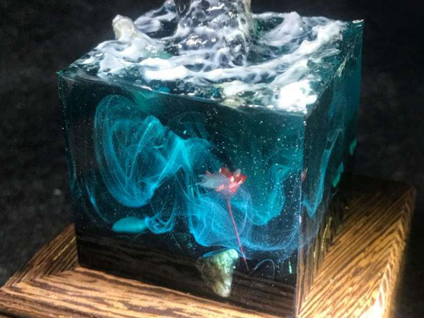 水晶滴膠與樹脂膠有什么關系，區別是什么